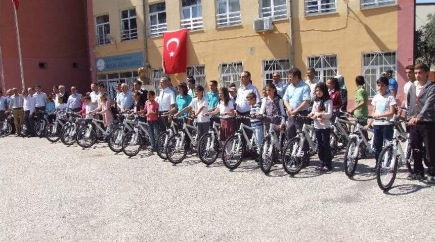 &Ouml;ğrenciler Bisikletlerine Kavuştu