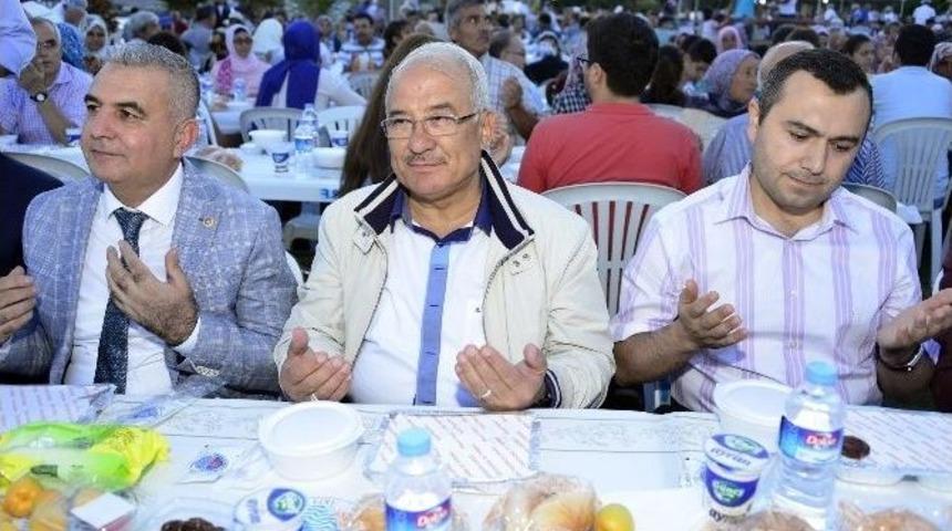 B&uuml;y&uuml;kşehir Belediyesi, İlk İftar Sofrasını Aydıncık&rsquo;ta Kurdu