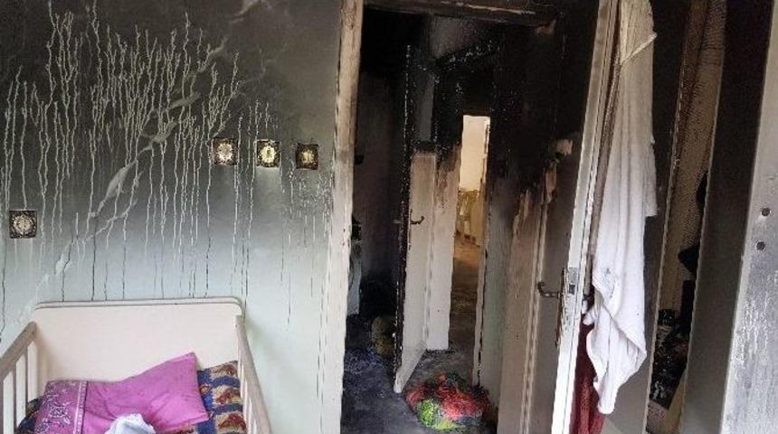 Yıldırım D&uuml;şen Ev Tamamen Yandı