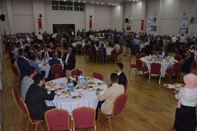 Ensar Vakfı Muş Şubesinden İftar Yemeği