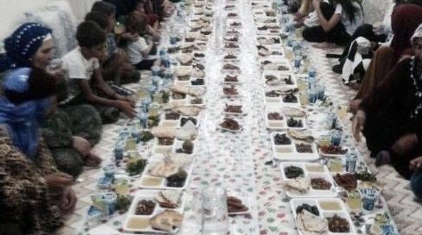 Fakir Yetimler İ&ccedil;in En Zengin İftar Sofrası