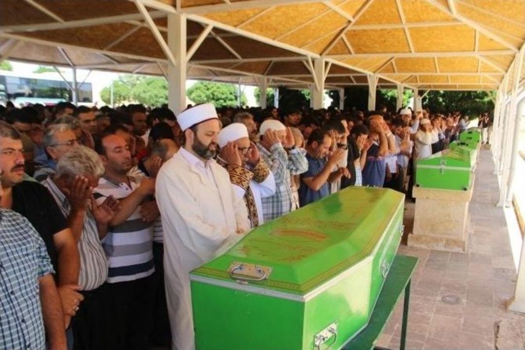 Kazada &Ouml;len 10 Kişi Defnedildi