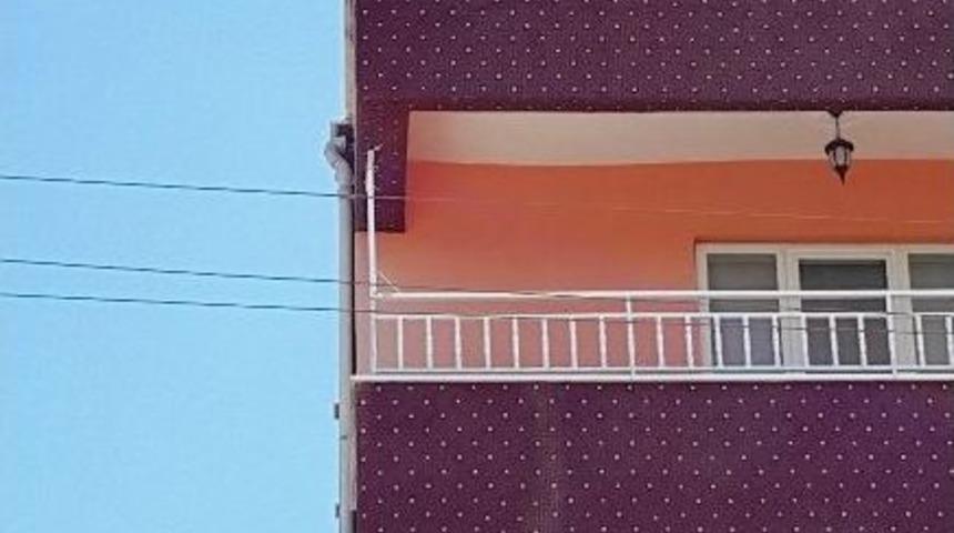 Eşi &Ccedil;ocuğunu Alıp Evi Terk Edince İntihara Kalkıştı