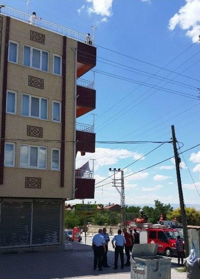 Eşi Çocuğunu Alıp Evi Terk Edince İntihara Kalkıştı