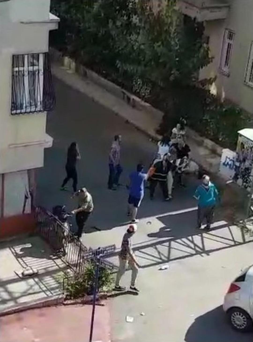 Kadın &Ouml;ğretmene Sokak Ortasında &ldquo;kaza&rdquo; Dayağı