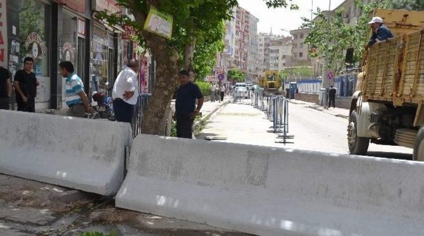 Siirt Emniyet M&uuml;d&uuml;rl&uuml;ğ&uuml; Caddesi Beton Bariyerlerle Kapatıldı