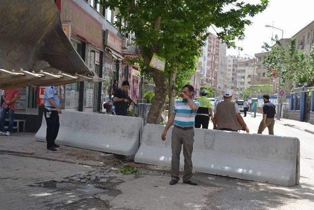 Siirt Emniyet Müdürlüğü Caddesi Beton Bariyerlerle Kapatıldı