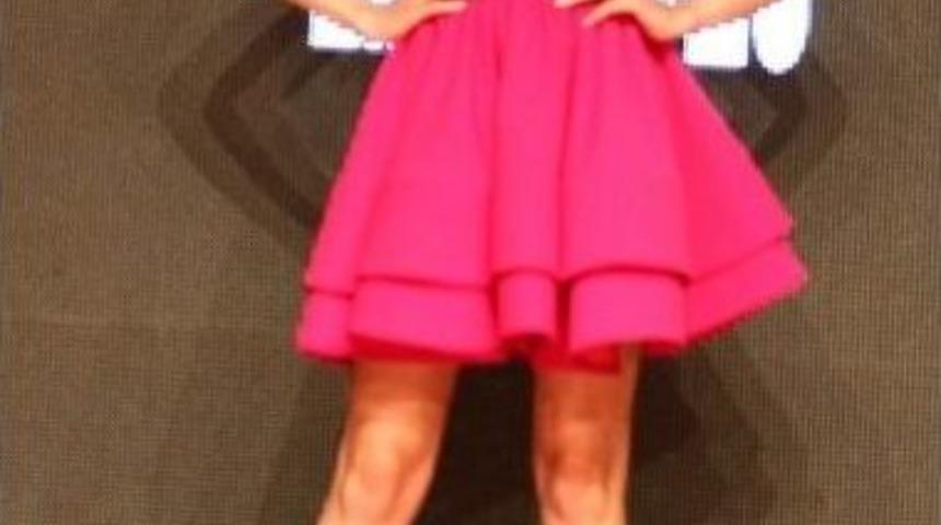 &Uuml;nl&uuml; Manken Tuğ&ccedil;e Aral Podyumlarda Boy G&ouml;steriyor