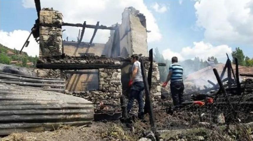 Burdur&rsquo;da Ev Yangını