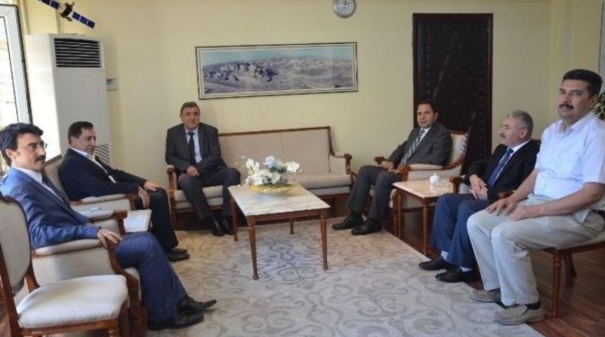 Şanlıurfa Valisi K&uuml;&ccedil;&uuml;k&rsquo;ten Rekt&ouml;re Veda Ziyareti