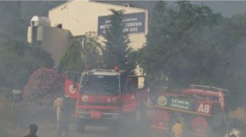İzmir&rsquo;de Korkutan Orman Yangını
