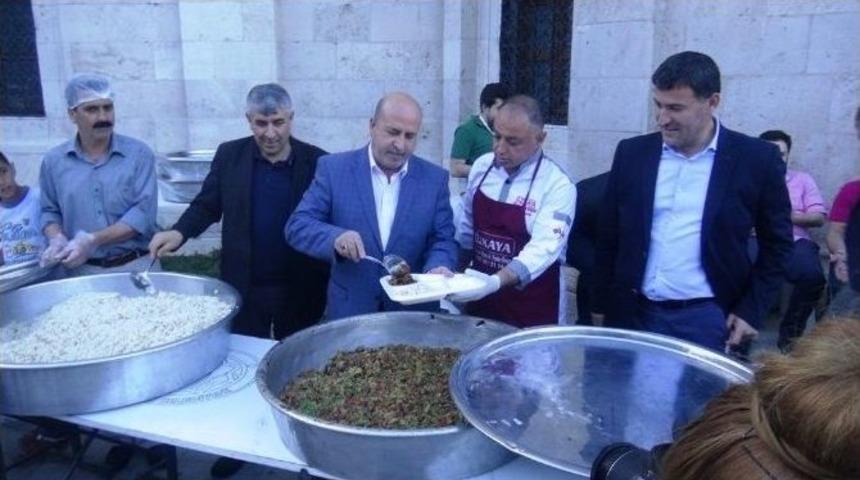 Battalgazi Belediyesi Tarafından Her G&uuml;n Bin 500 Kişiye İftar Yemeği Veriliyor