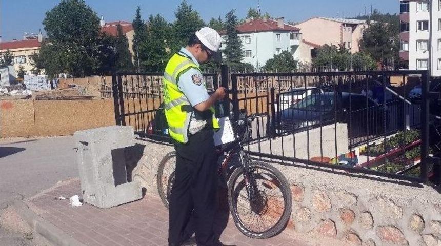 Bisikletle Otomobil &Ccedil;arpıştı: 1 Yaralı