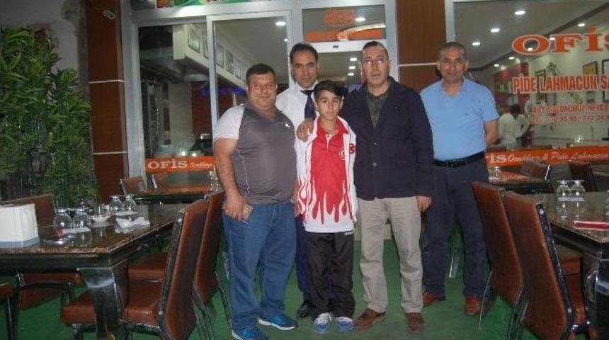 Esnaftan Balkan Şampiyonuna &Ouml;d&uuml;l