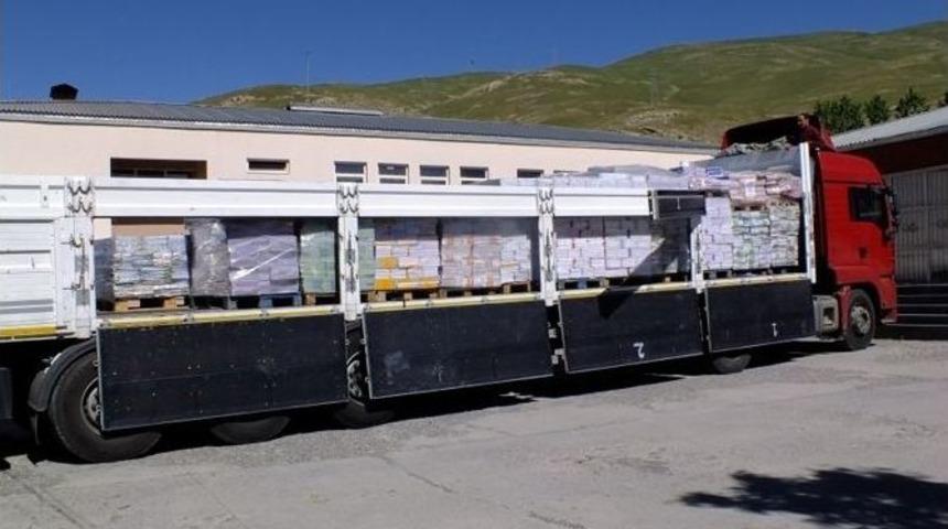 Tudem Adilcevazlı &Ouml;ğrencilere Kitaplarını G&ouml;nderdi