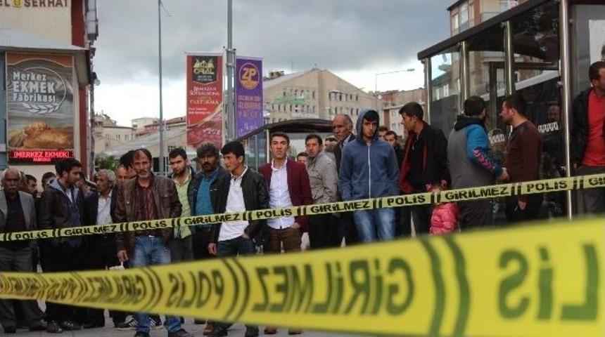 Erzurum&rsquo;da İftar &Ouml;ncesi Silahlı Kavga: 3 Yaralı