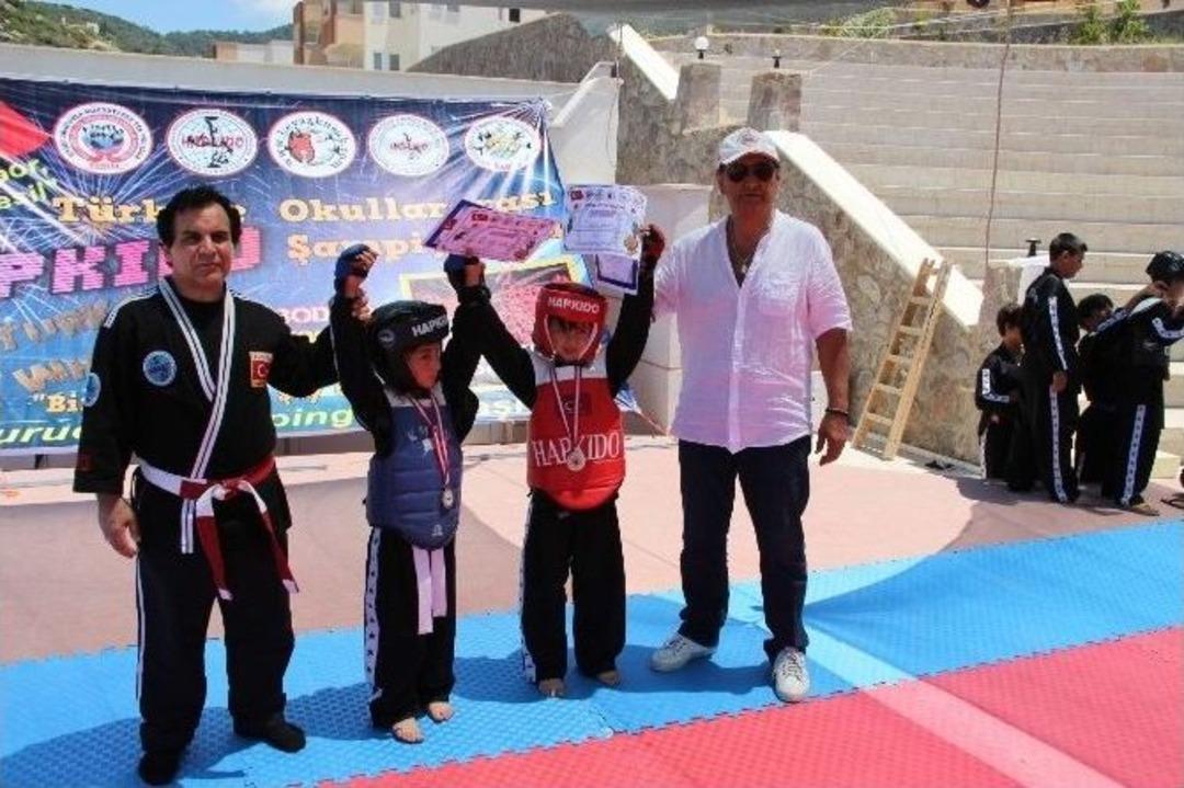 Hapkido Şampiyonasında &Ouml;ğrenciler Kıyasıya M&uuml;cadele Etti