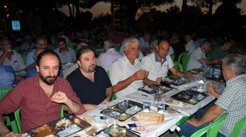 Salihli Şof&ouml;rler Odası&rsquo;nda İftar Geleneği S&uuml;rd&uuml;