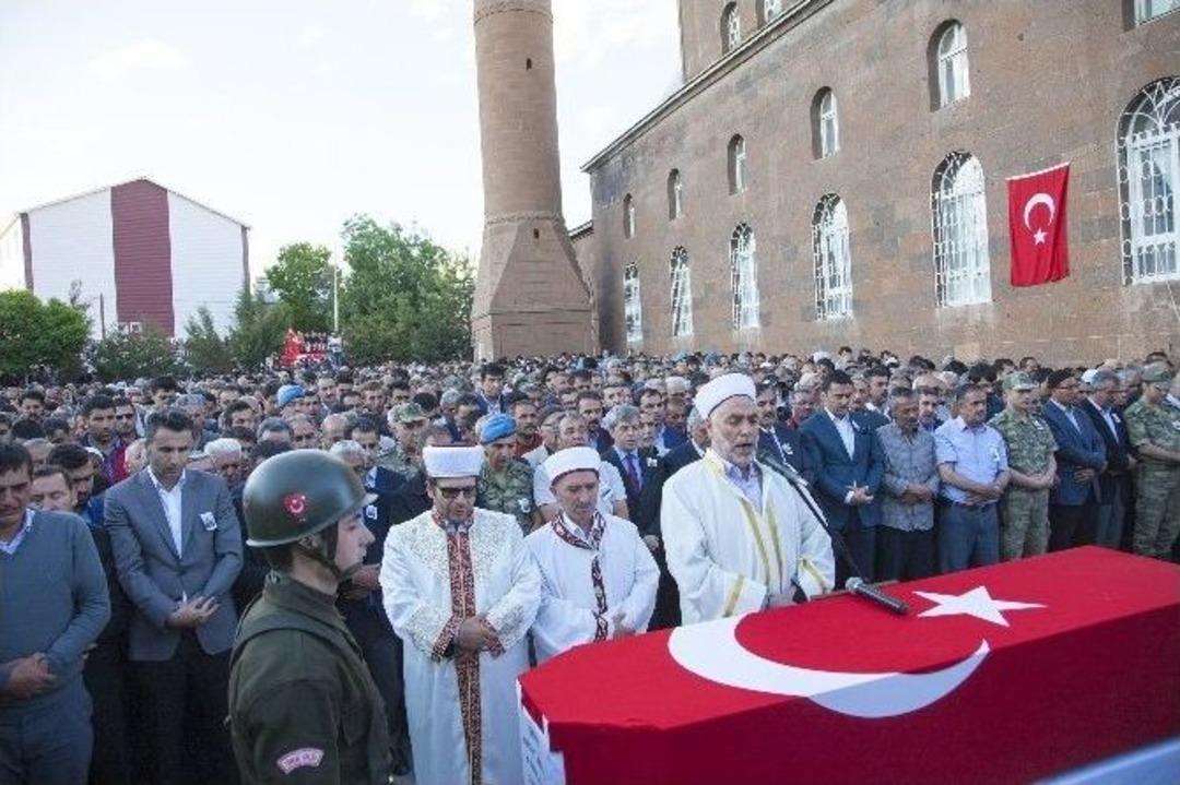 Ahlat Şehidini Uğurladı