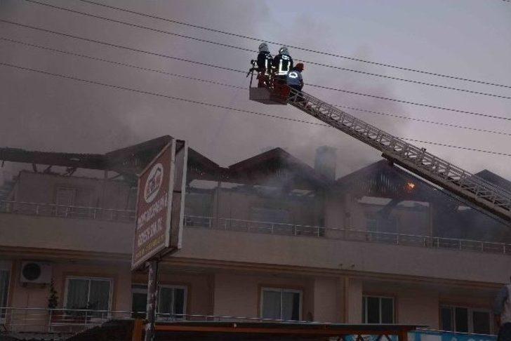 Muğla’da Yeni Evli Çiftin Evi Kül Oldu G3