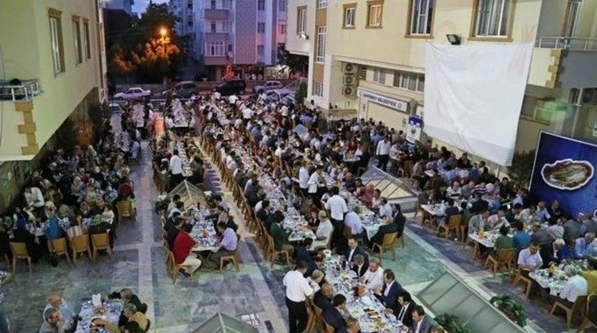 Geleneksel Hale Gelen B&uuml;lb&uuml;lzade Vakfı İftarı Ger&ccedil;ekleşti