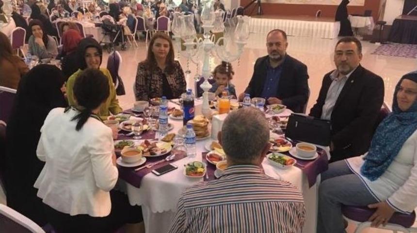 Milletvekili Ş&uuml;kr&uuml; Nazlı, İhh&rsquo;nın İftar Programına Katıldı