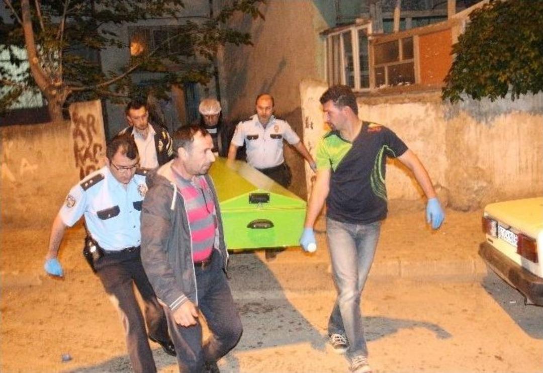 Kapıyı Kırıp Eve Giren Eski Kocasını &Ouml;ld&uuml;rd&uuml;