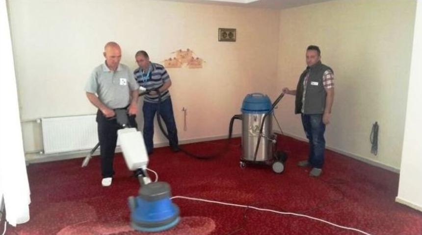 İzmit İbadethaneleri Temizleniyor