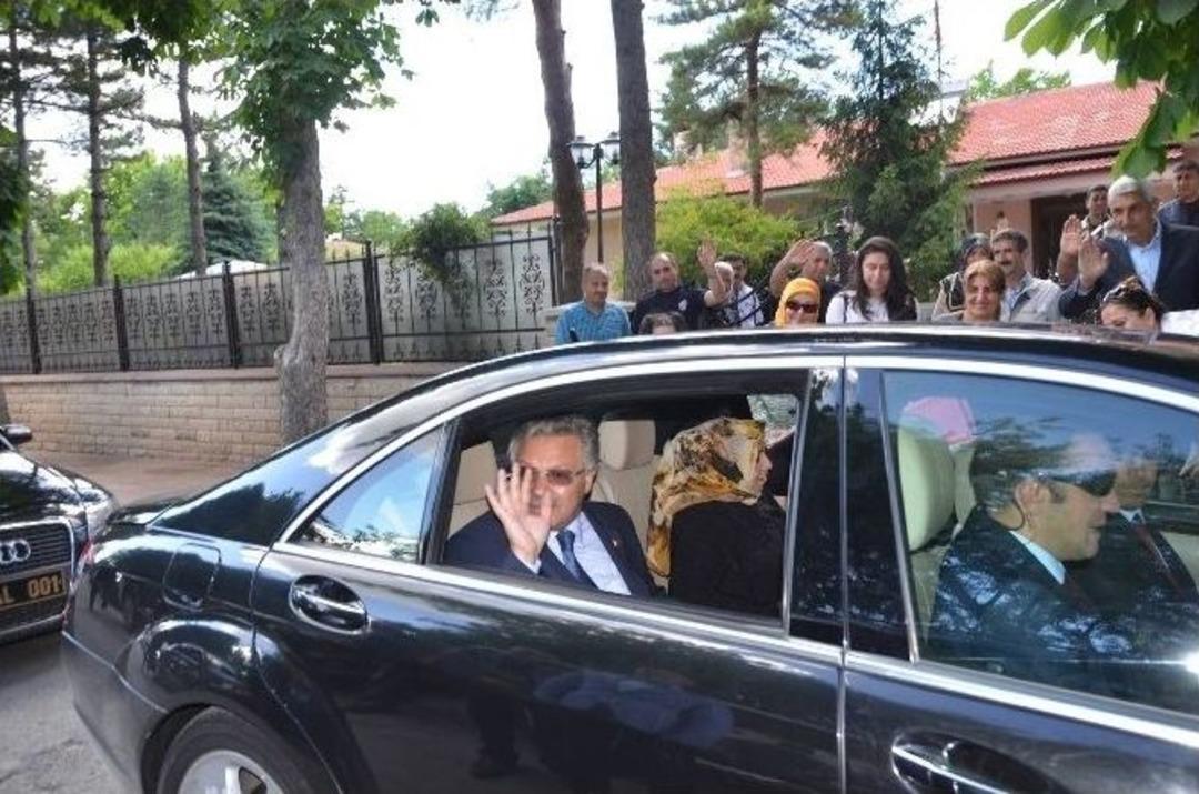 Belediye Başkanı Kameraya &Ccedil;ekti Vali Erzincan&rsquo;a Veda Etti