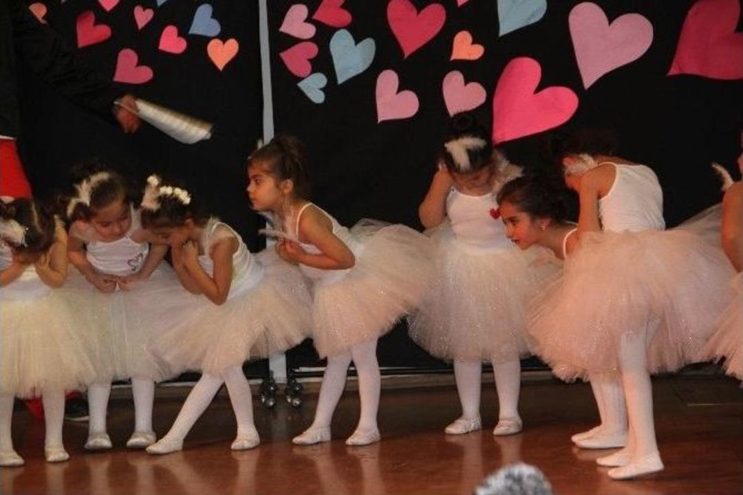 Ceren Abla Kreşinin Yılsonu G&ouml;sterisi B&uuml;y&uuml;ledi