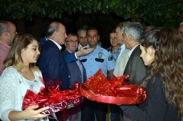 Balkan Ezgileriyle Polis Merkezine Sahur Yapmaya Gittiler