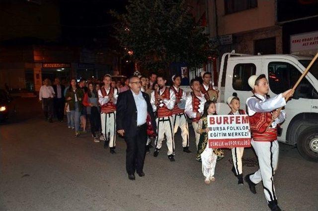 Balkan Ezgileriyle Polis Merkezine Sahur Yapmaya Gittiler