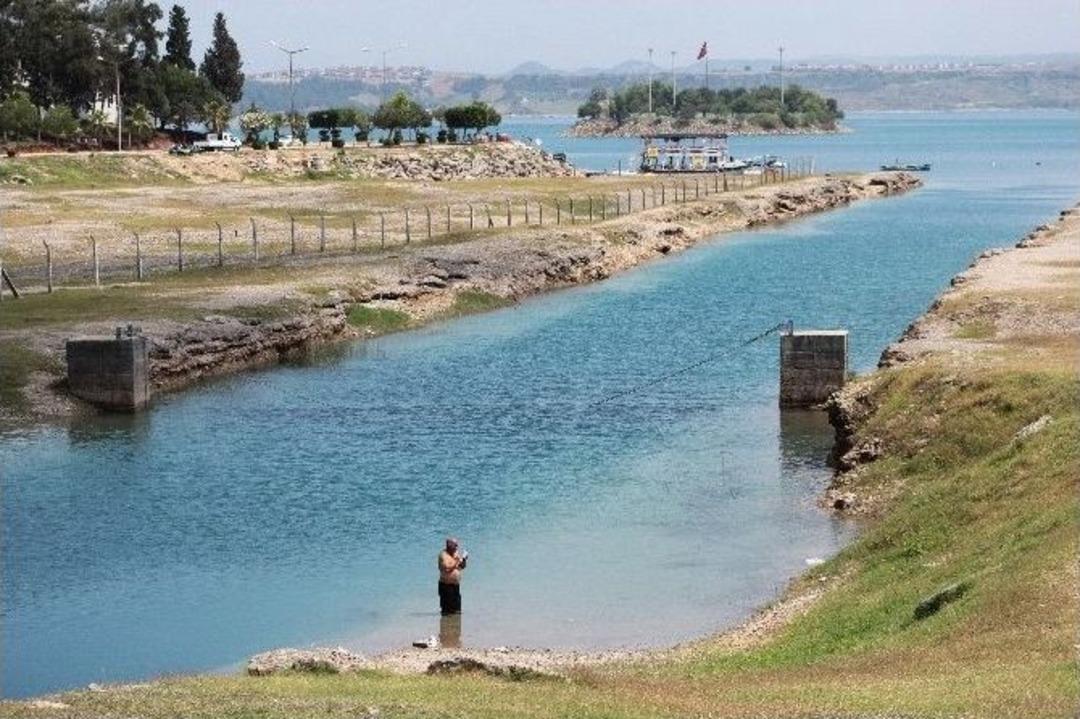 (&ouml;zel Haber) Seyhan Baraj G&ouml;l&uuml;&rsquo;nde Sakal Tıraşı