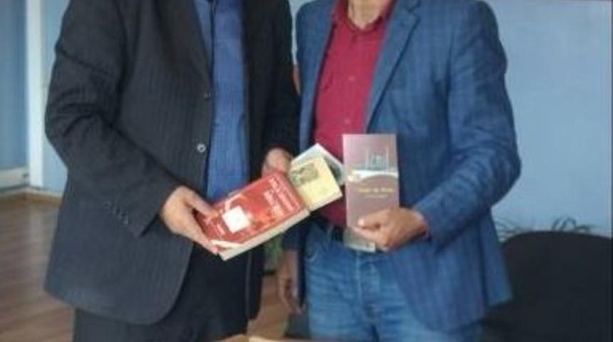 Yaşar Ekmek&ccedil;i&rsquo;den Okul K&uuml;t&uuml;phanesine Kitap Bağışı