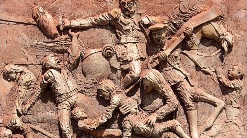 Taş Duvara İlmek İlmek İşlenen Tarih