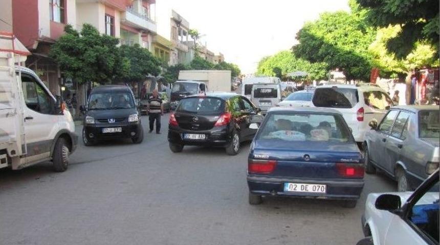 Araban&rsquo;daki Trafik D&uuml;zensizliği Esnaf Ve S&uuml;r&uuml;c&uuml;leri &Ccedil;ileden &Ccedil;ıkarıyor