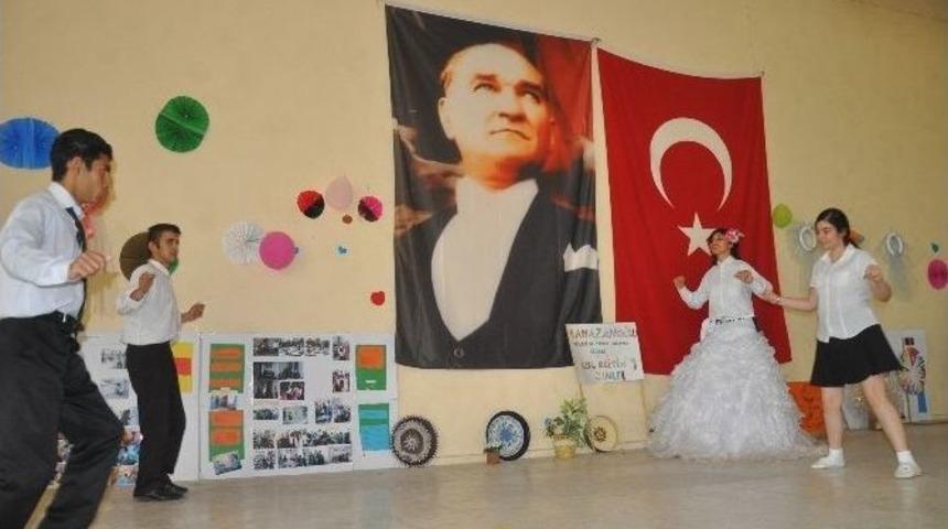 Engelli &Ouml;ğrencilerden Yılsonu Etkinliği