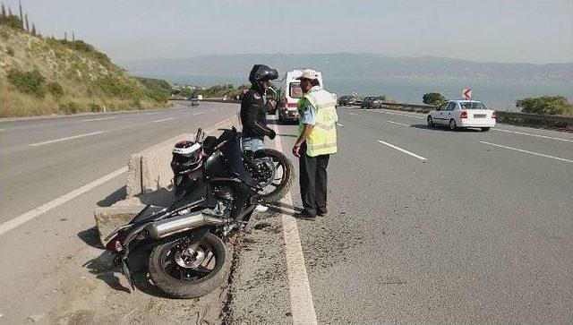 Sürat Motoruyla Bariyerlere Girdi: 1 Yaralı