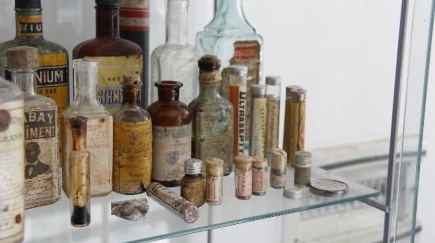 40 Yıllık Eczacının Mini İla&ccedil; M&uuml;zesi