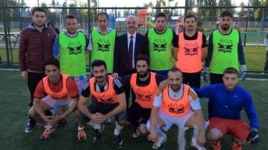 B&uuml;nyan Belediyesi 9 Mahalleye Daha Halı Saha Yapacak