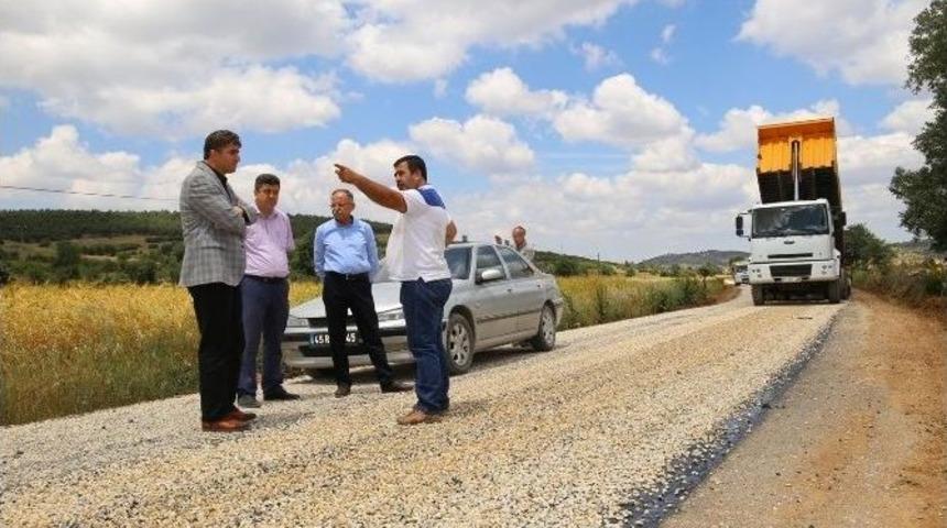 350 Kilometrelik Asfaltlama &Ccedil;alışması Kula&rsquo;da Başladı