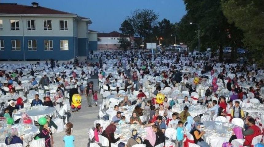 Adapazarı Belediyesi İlk İftarını &Ccedil;&ouml;kekler&rsquo;de D&uuml;zenledi