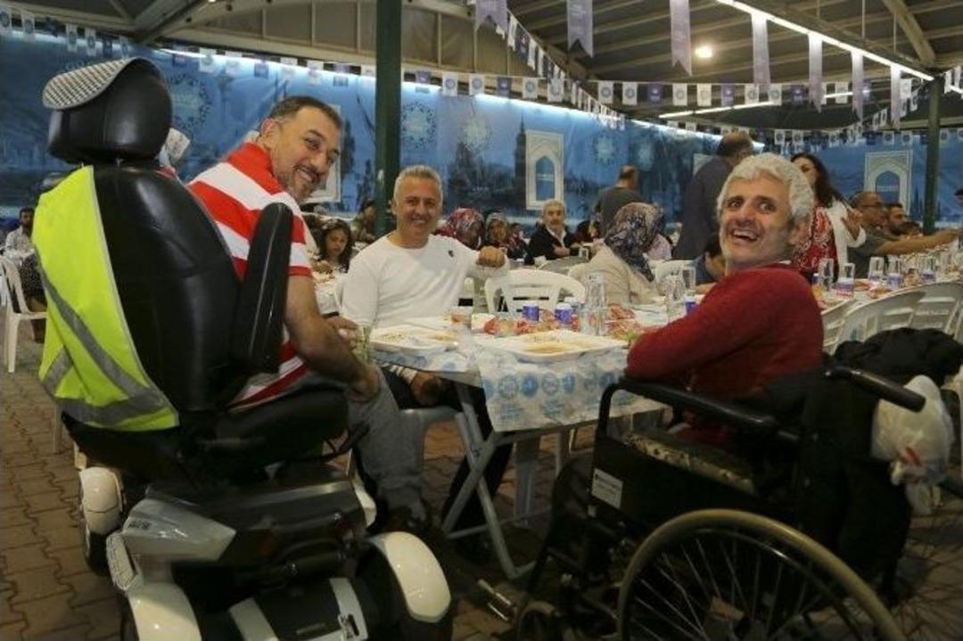 Engelliler &rsquo;sevgi Sofrası&rsquo;nda Buluştu