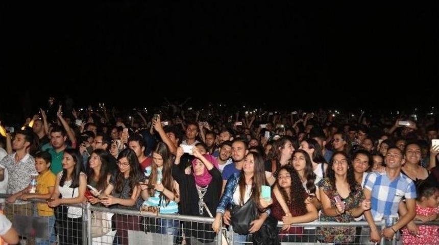 Emre Aydın Mersinlileri Coşturdu