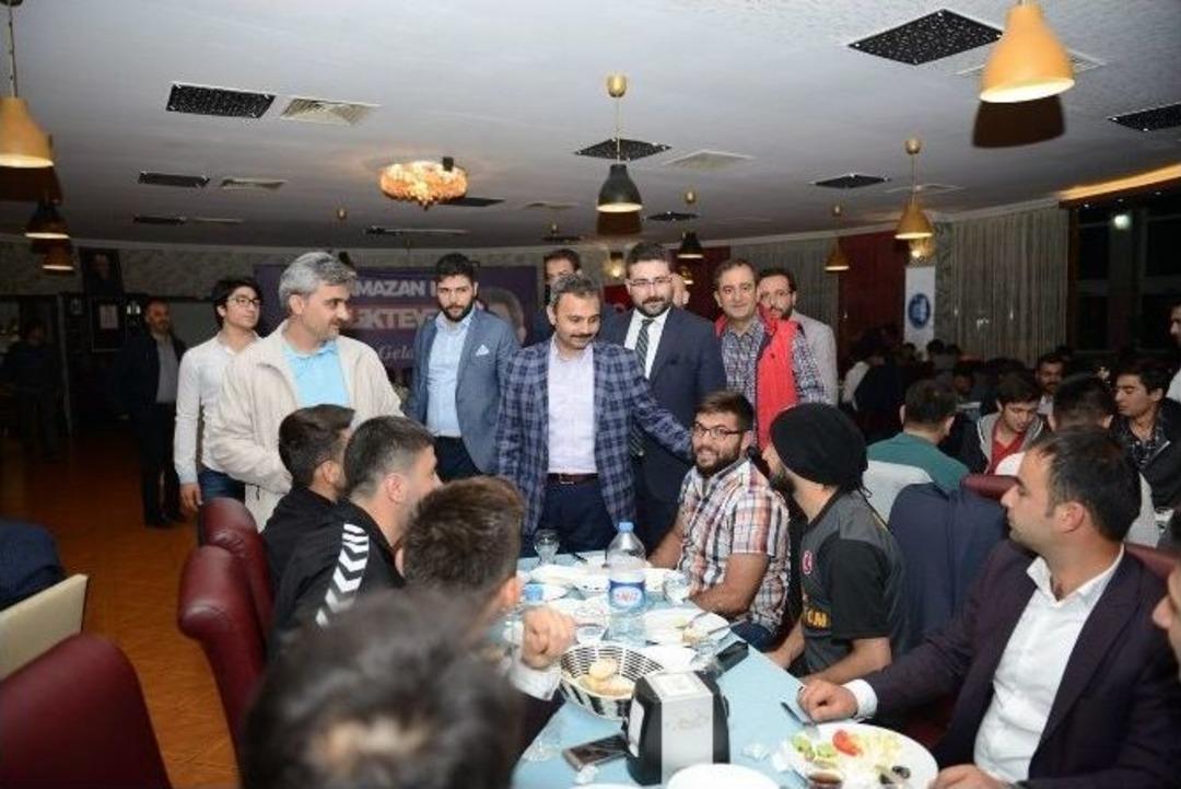 Başkan K&uuml;lc&uuml;, Gen&ccedil;lerle Birlikte Sahur Yaptı