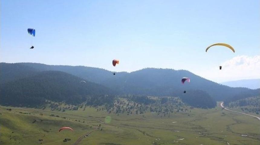 Abant&rsquo;ta Yama&ccedil; Paraş&uuml;t&uuml; Keyfi