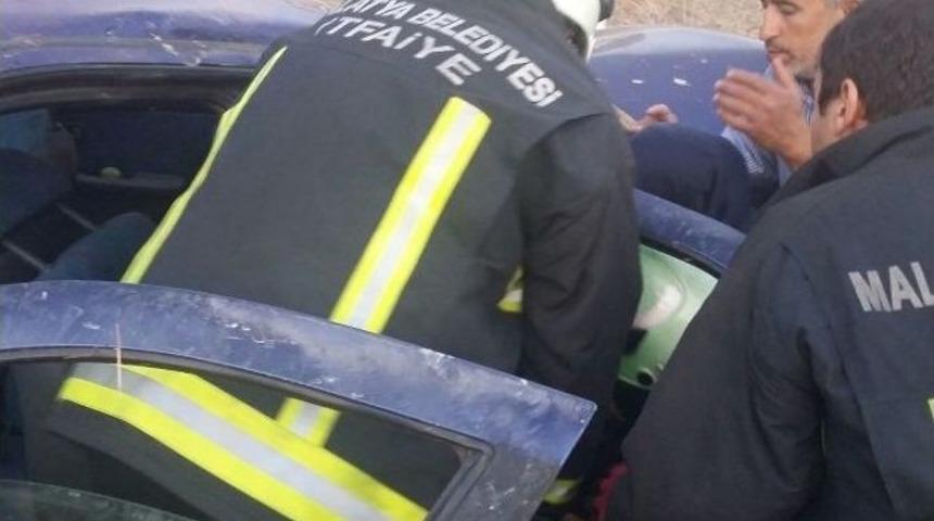Malatya&rsquo;da Otomobil Şarampole Yuvarlandı: 5 Yaralı