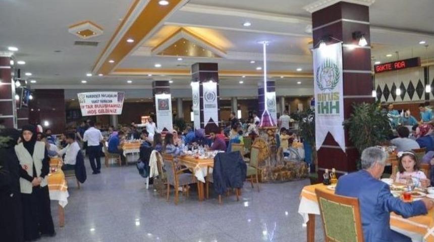 Tatvan&rsquo;da Yetimler Yararına İftar Yemeği Verildi