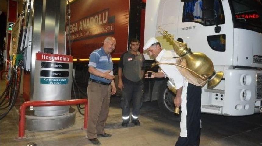 İftar Sonrası M&uuml;şterilere Meyan Şerbeti İkramı