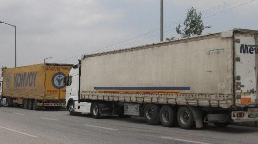 Ş&uuml;pheli İki Tır Polisi Alarma Ge&ccedil;irdi